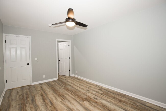 Building Photo - Gorgeous Fully Renovated 3 bedroom home in the Heart of Whispering Pines