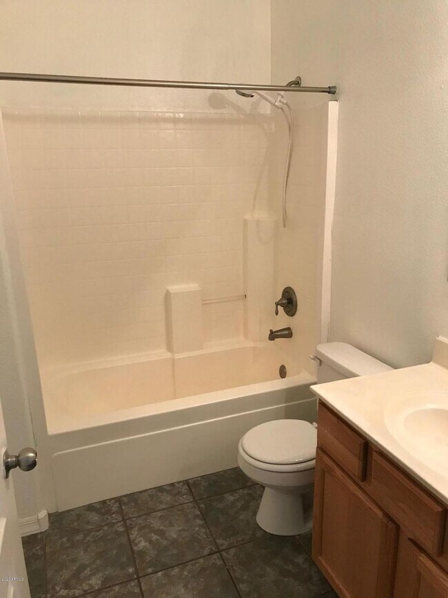 Building Photo - 2 bed / 2 Bath Townhouse in Mesa!
