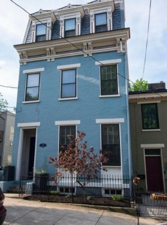Building Photo - 409 Milton St