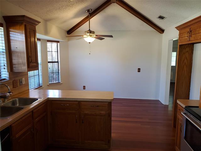 Building Photo - 804 Sandy Creek Dr