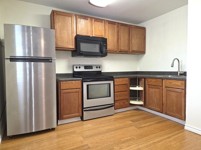 Building Photo - 513 Wolf St