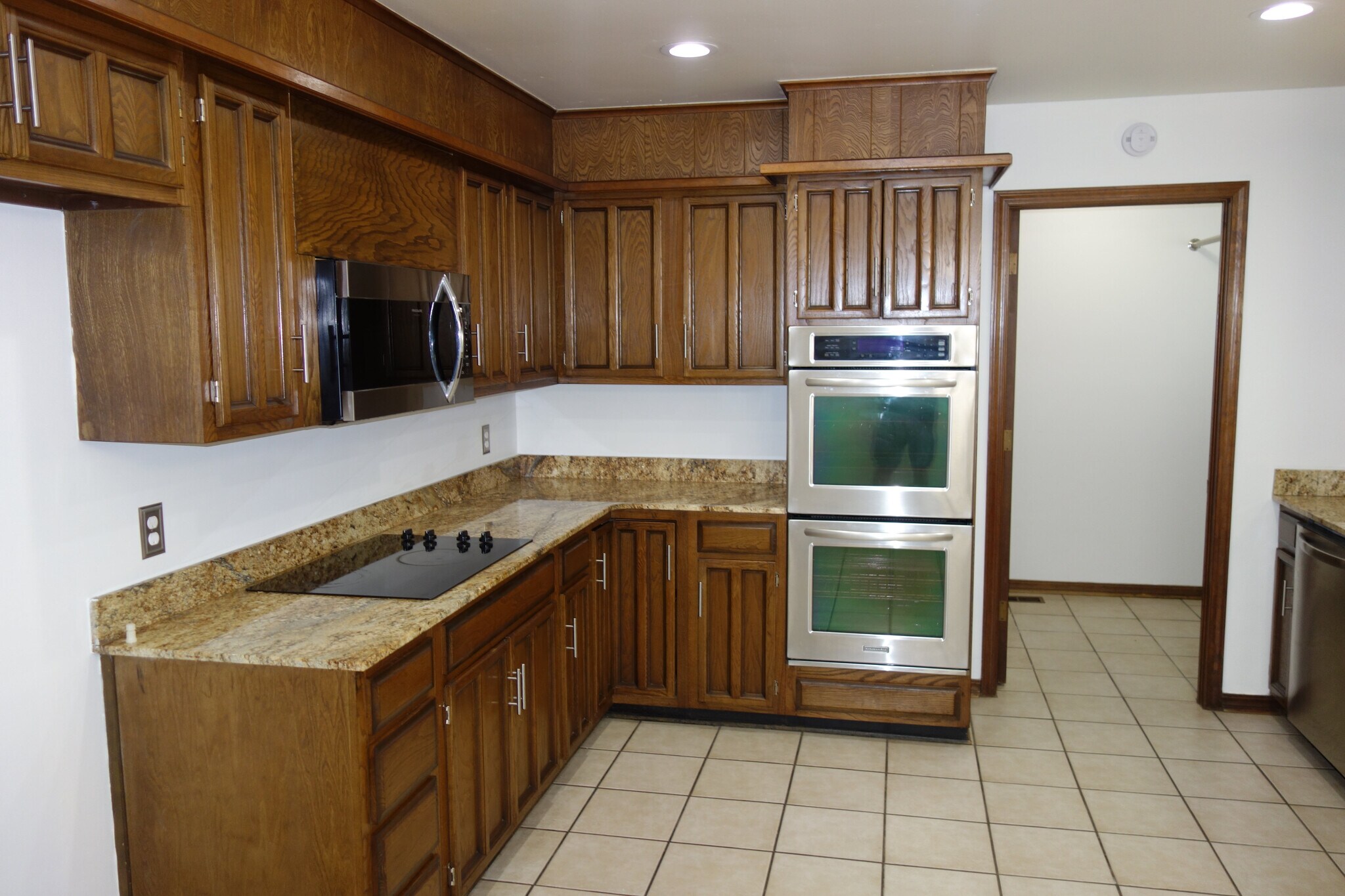 Building Photo - 7108 S Indianapolis Ave