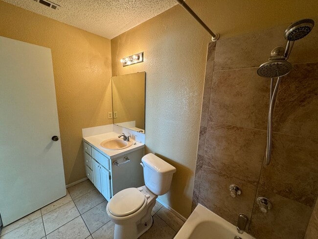 Building Photo - 2705 Casey Dr