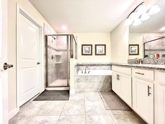 Building Photo - Available Move In 06/01! - Beautiful 3 Bed...