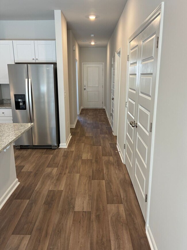 Building Photo - W2045