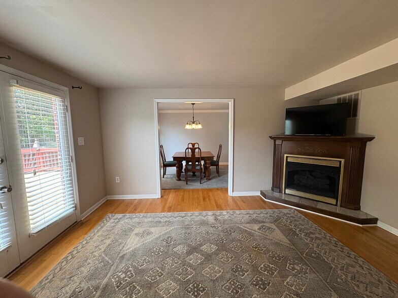 Building Photo - 8002 Cattail Ct