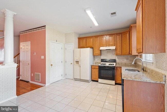 Building Photo - 1209 Blossom Cir