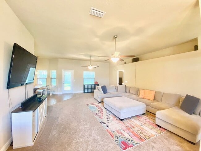 Building Photo - 6040 Trestle St