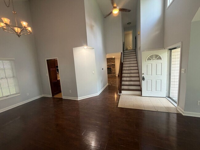 Building Photo - 401 Dustin Dr