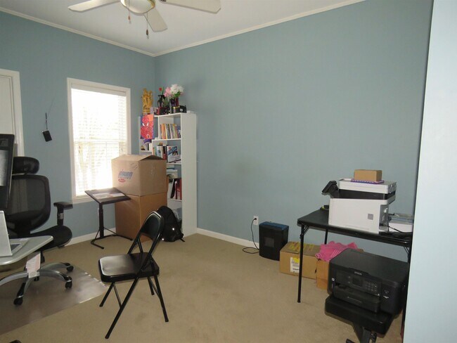 Building Photo - 8113 Glenmore Dr