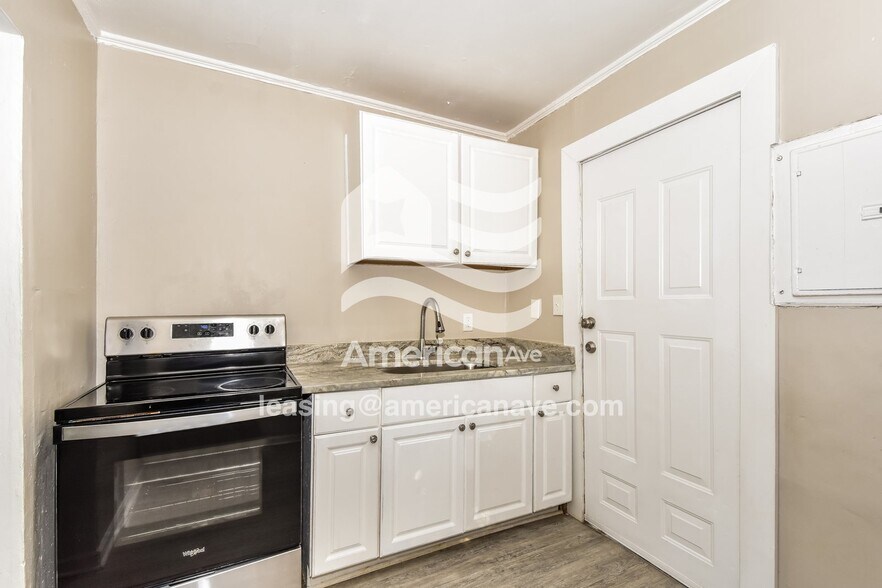 Building Photo - 7030 Sprott St