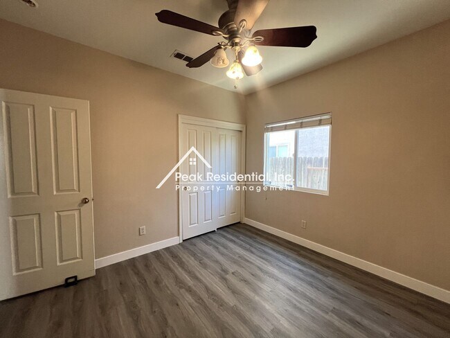 Building Photo - Very Nice 3bd/2ba Elk Grove Home with 2 Car Garage