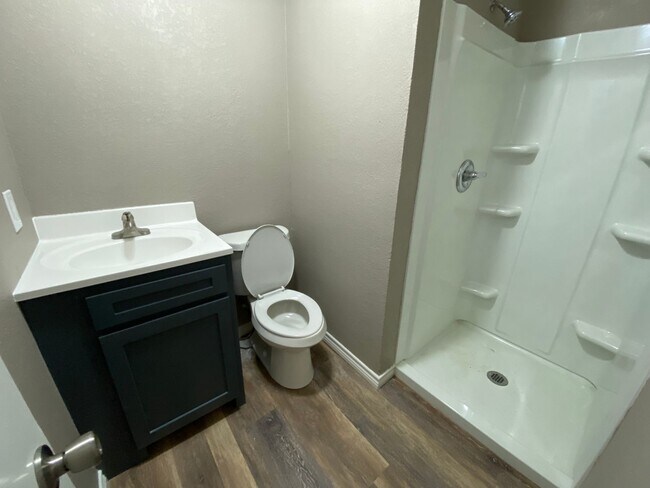 Building Photo - 3 Bedroom Home is Ennis!