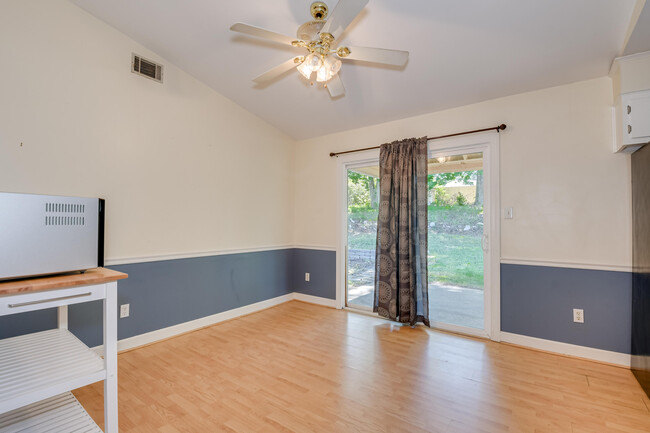 Building Photo - 436 Belglade Rd