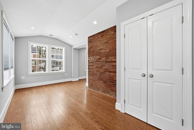 Building Photo - 2111 32nd Pl SE