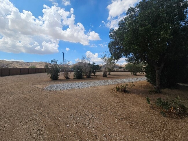Building Photo - 2 bed 1 bath home + bonus room near Joshua...