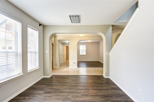 Building Photo - 6114 Breezy Hollow Ln