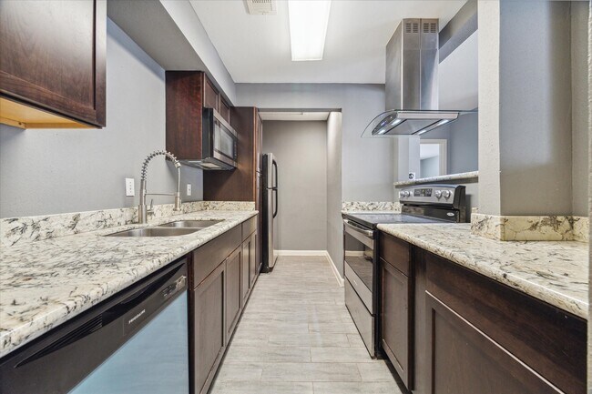 Building Photo - 6401 Skyline Dr