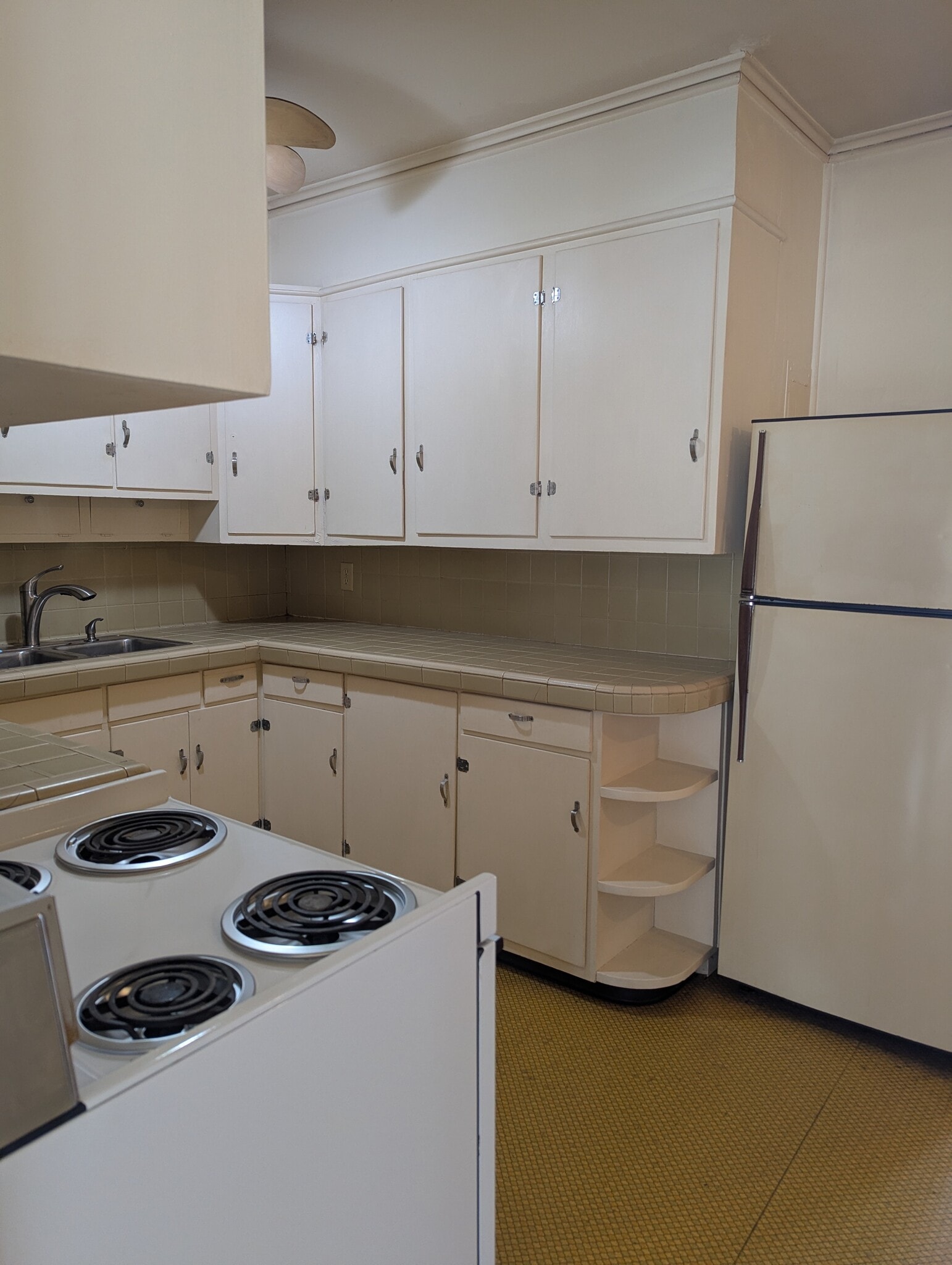 Building Photo - 300 8th St S