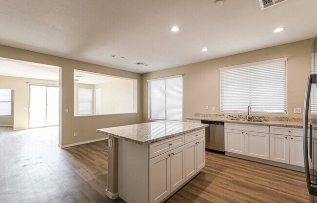 Building Photo - 6827 S 30th Ln