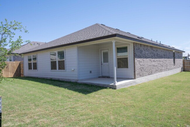 Building Photo - "Charming 3-Bedroom Haven with 2.5 Baths & Spacious Living in Belton!"
