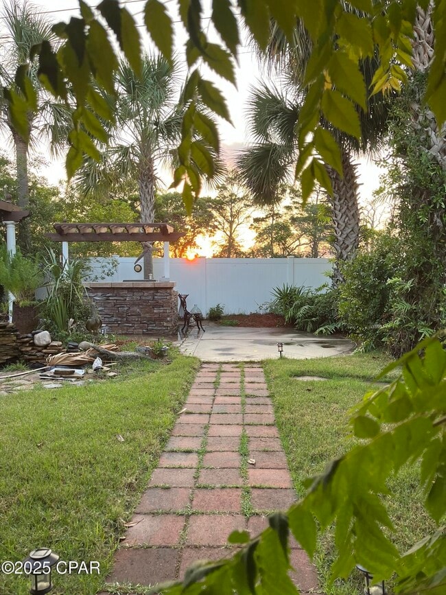 Building Photo - 214 Summerwood Dr