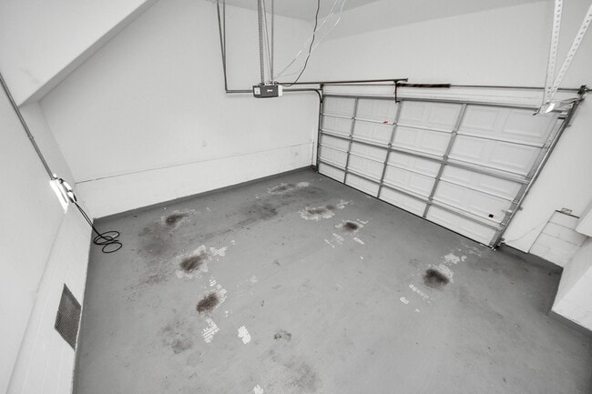 Building Photo - 4005 Woodshire Vlg Ests