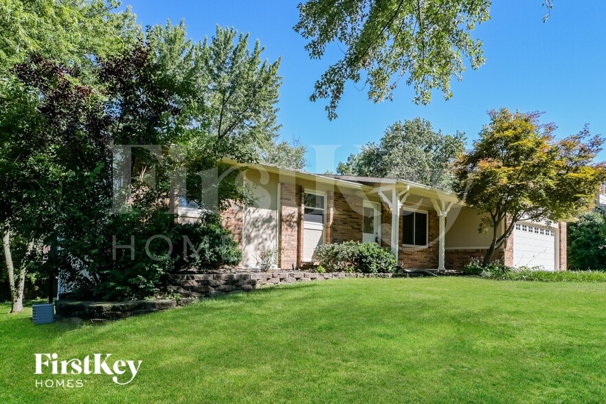 Building Photo - 382 Beaver Lake Dr