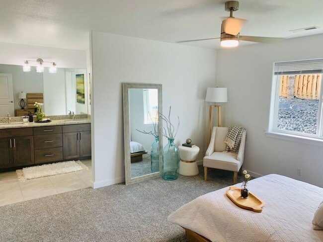 Building Photo - Newer 3 bedroom 2 bath house in Sutherlin