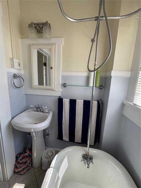 Building Photo - 810 22nd Ave N