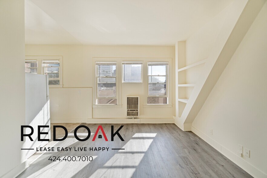 Building Photo - 537 S Kenmore Ave
