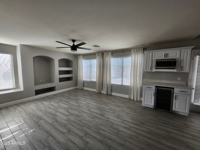 Building Photo - 15846 S 17th Ln