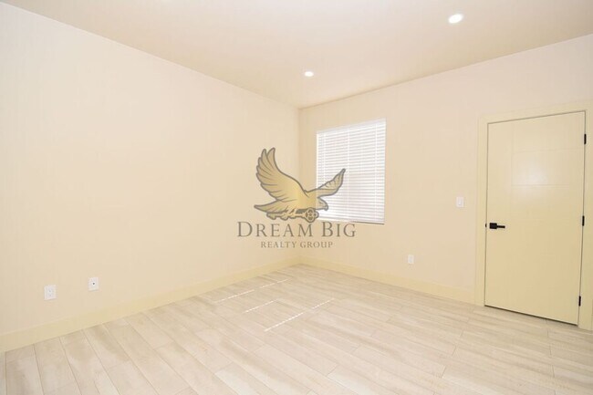 Building Photo - 8000 W Badura Ave