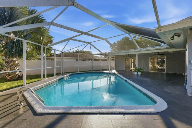 Building Photo - 725 Patricia Ave