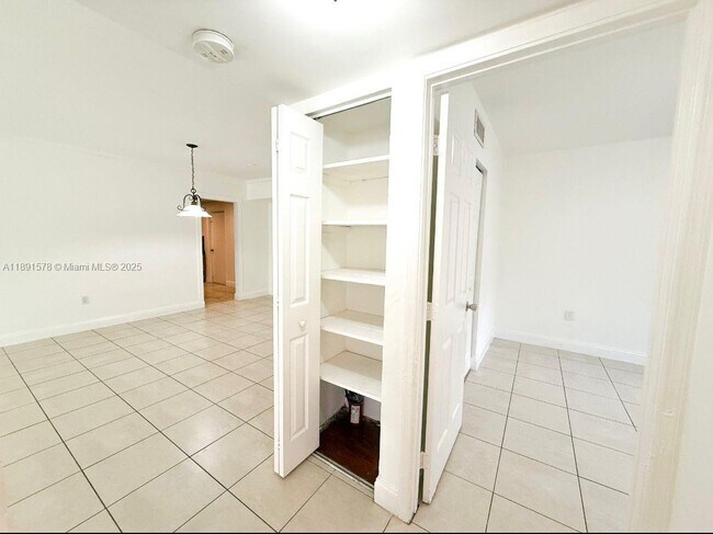 Building Photo - 7917 SW 104th St