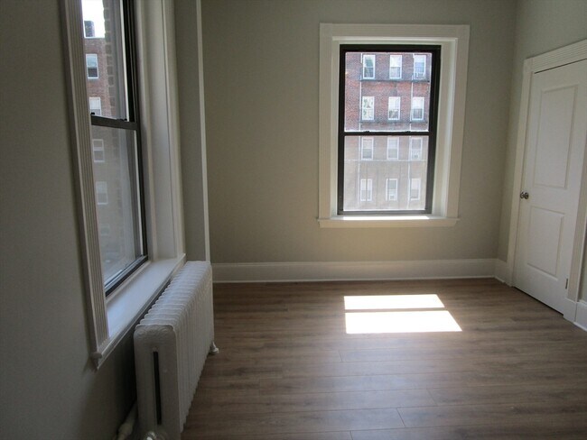 Building Photo - 24 Peterborough St