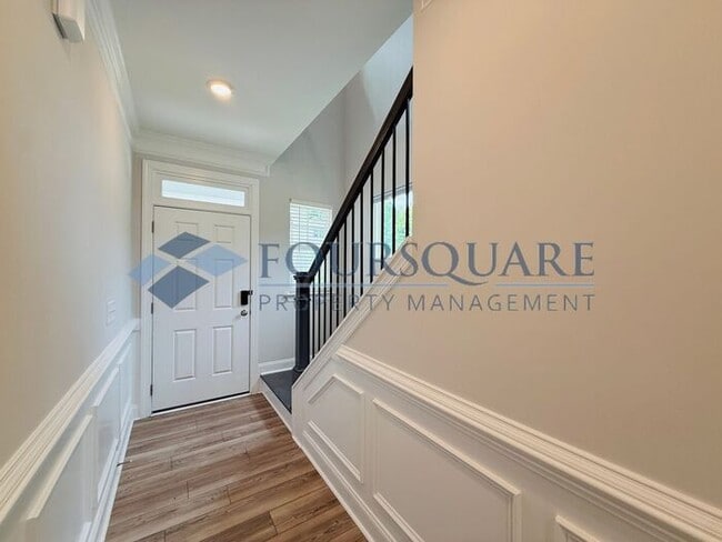 Building Photo - End-Unit Townhome with Fenced Yard, Washer/Dryer included & 2-Car Garage – Comfortable & Convenie...