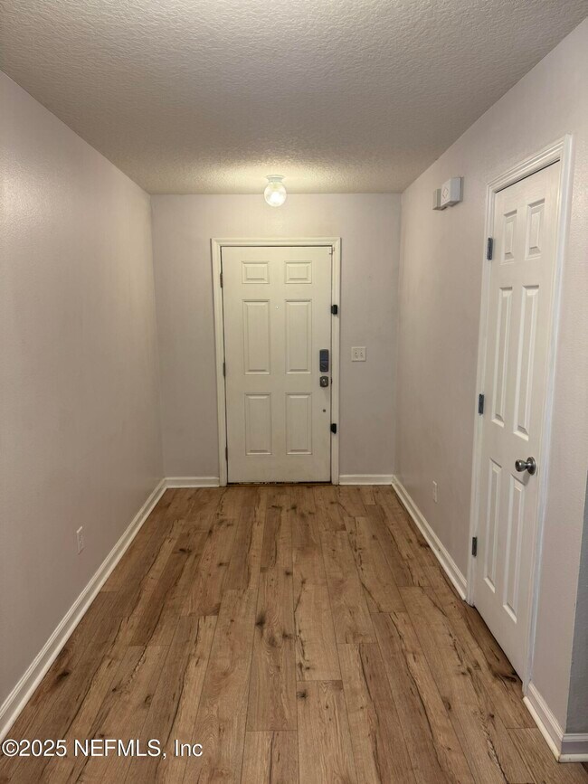 Building Photo - 348 Auburn Oaks Rd E