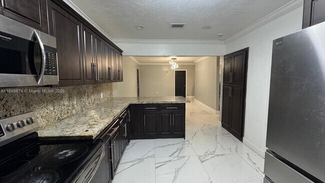 Building Photo - 15775 N Miami Ave