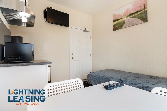 Building Photo - 5122 1/2 S Avalon Blvd-103D
