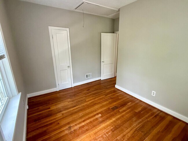 Building Photo - Updated 3BR Home in Coveted Forest Hill Pa...