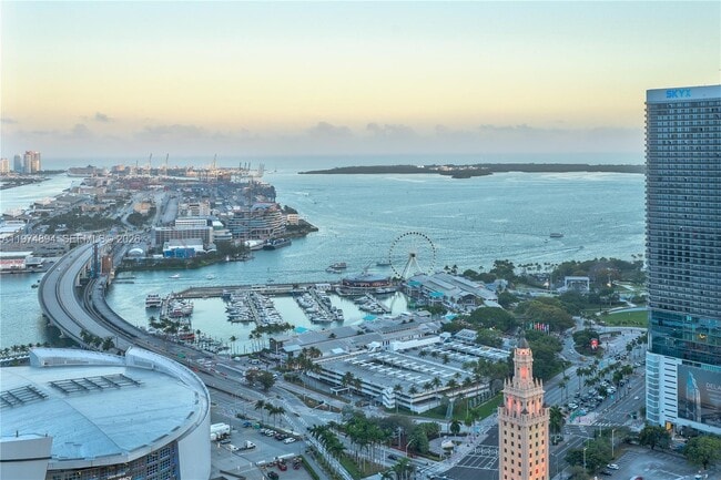 Building Photo - 851 NE 1st Ave