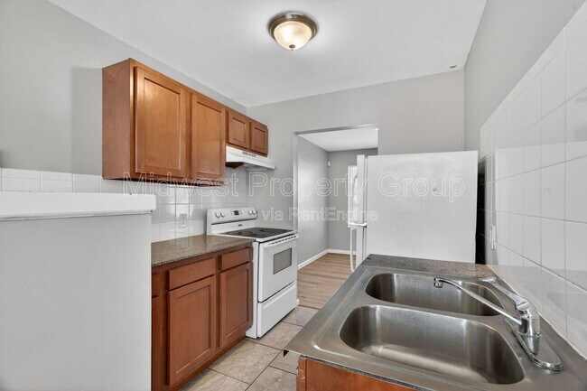 Building Photo - 2228 Duchess Dr