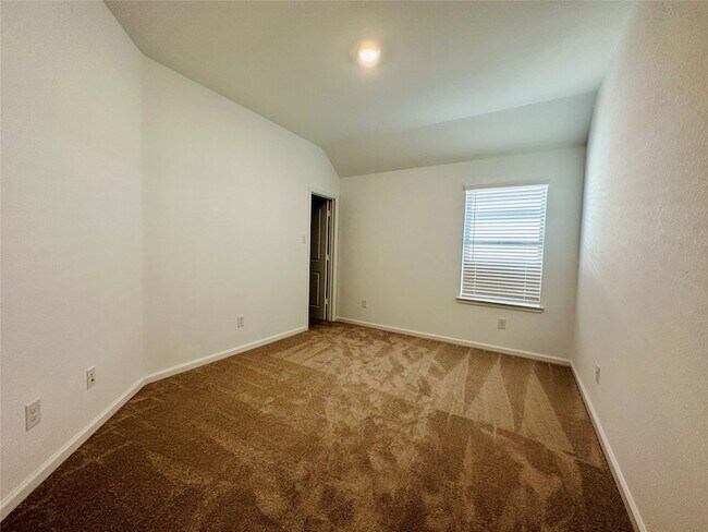 Building Photo - 4143 Champlain Wy