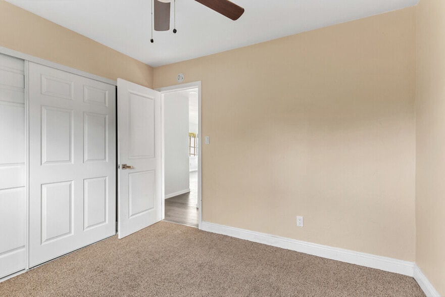 Building Photo - 1222 Willowside Ter