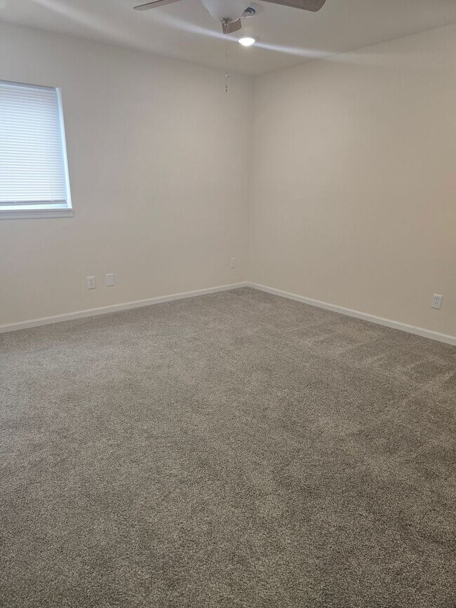 Building Photo - 1958-MF2-E4