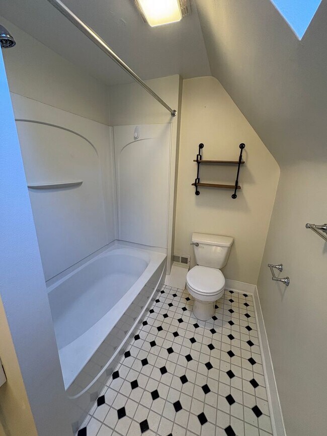 Building Photo - STUNNING Two Bedroom Single Family Home!