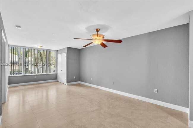 Building Photo - 2820 N Oakland Forest Dr