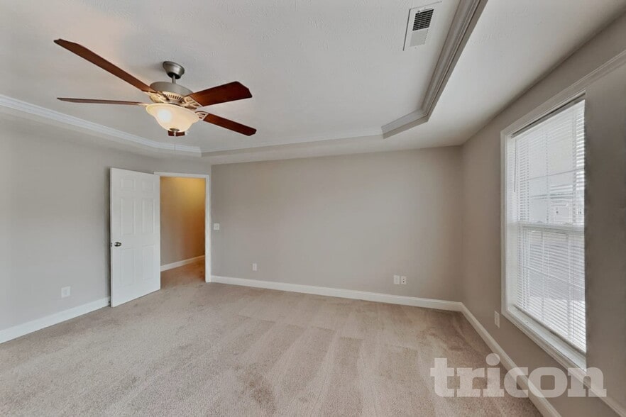 Building Photo - 15 Summerseat Way