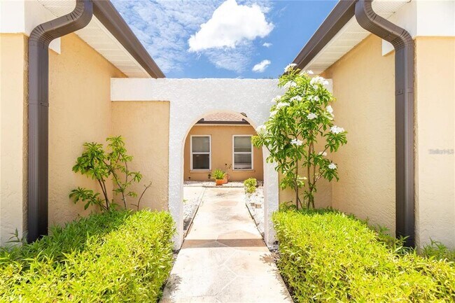 Building Photo - 1203 Saxony Cir